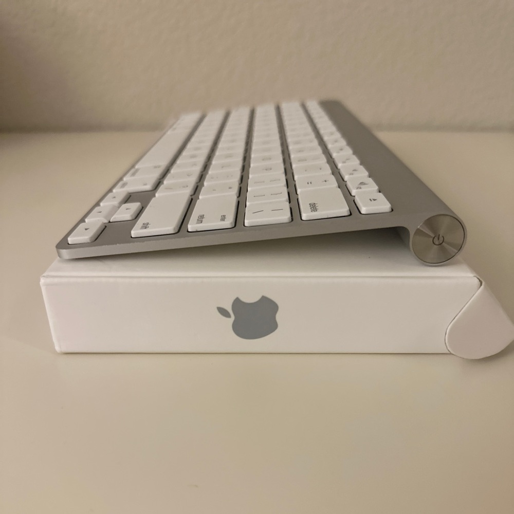 Apple Wireless Magic Keyboard - Picture 6 of 6
